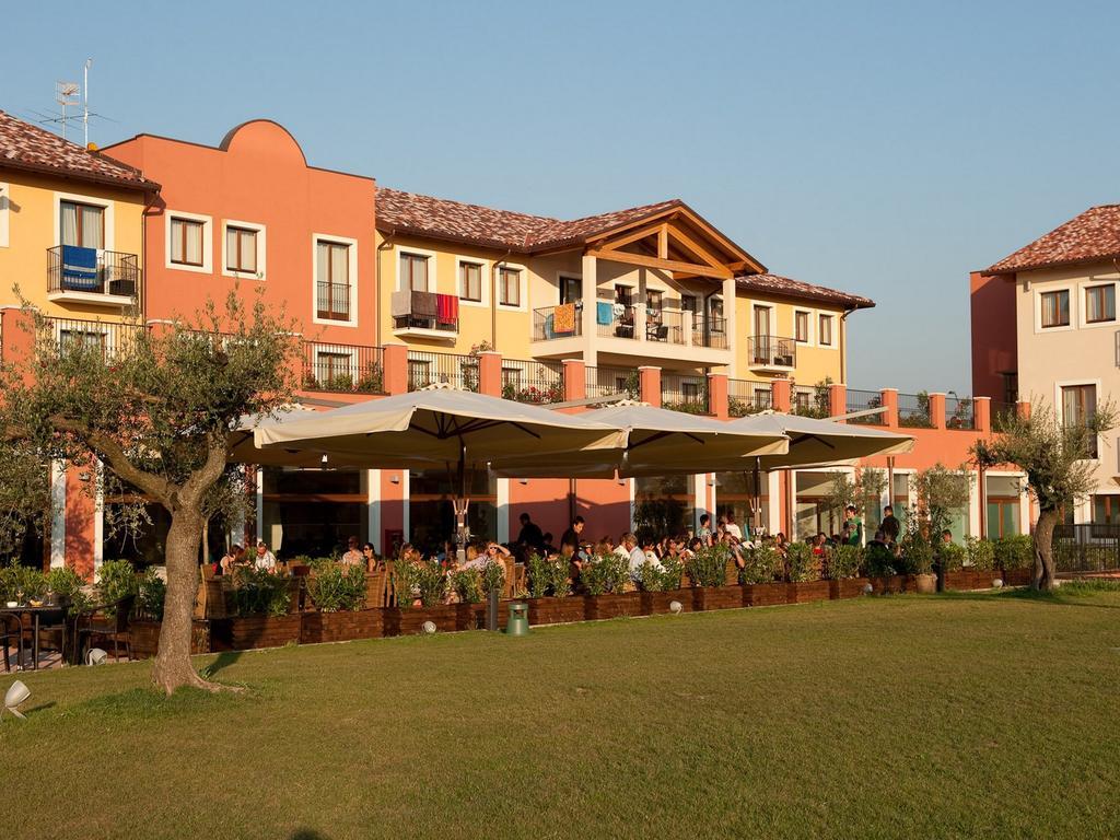 Th Lazise - Hotel Parchi Del Garda Exteriör bild